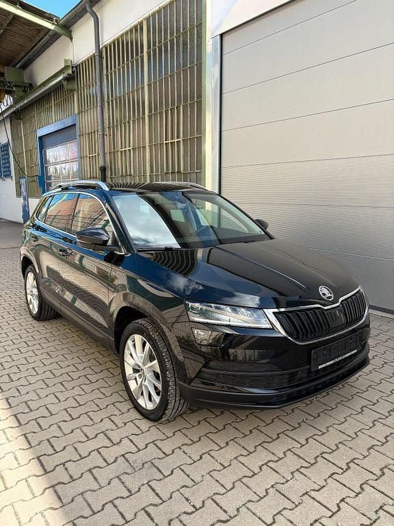 Schwarz Gebraucht 2018 Skoda Karoq Style SUV | 17.490 € (Guter Preis) - Bild 1/4