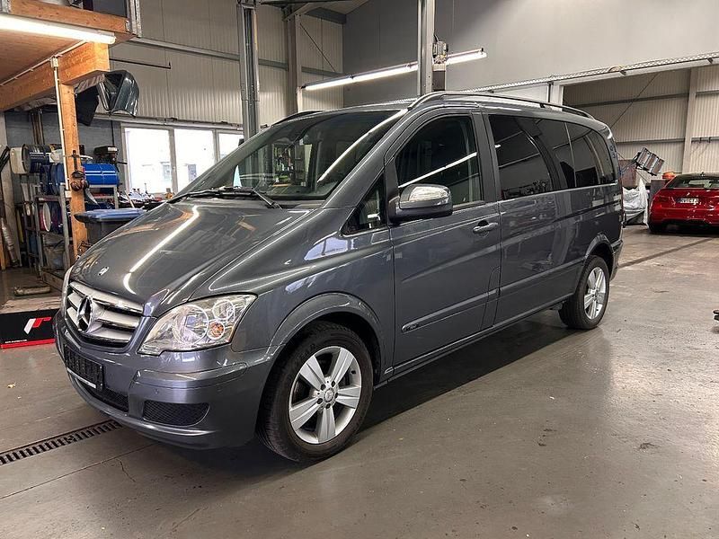 Grau Gebraucht 2014 Mercedes Viano Edition Van / Kleinbus | 19.890 € (Fairer Preis) - Bild 1/4