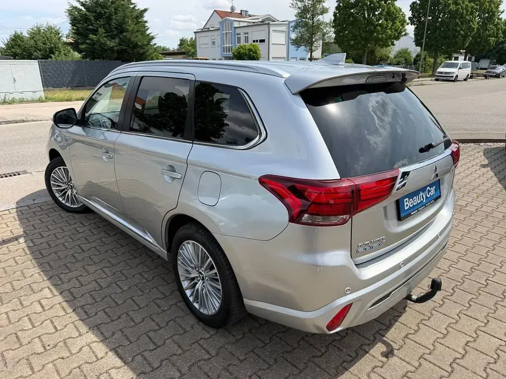 Gebraucht Mitsubishi Outlander P-HEV Plus 135 PS (99 kW) 2020 Silber SUV