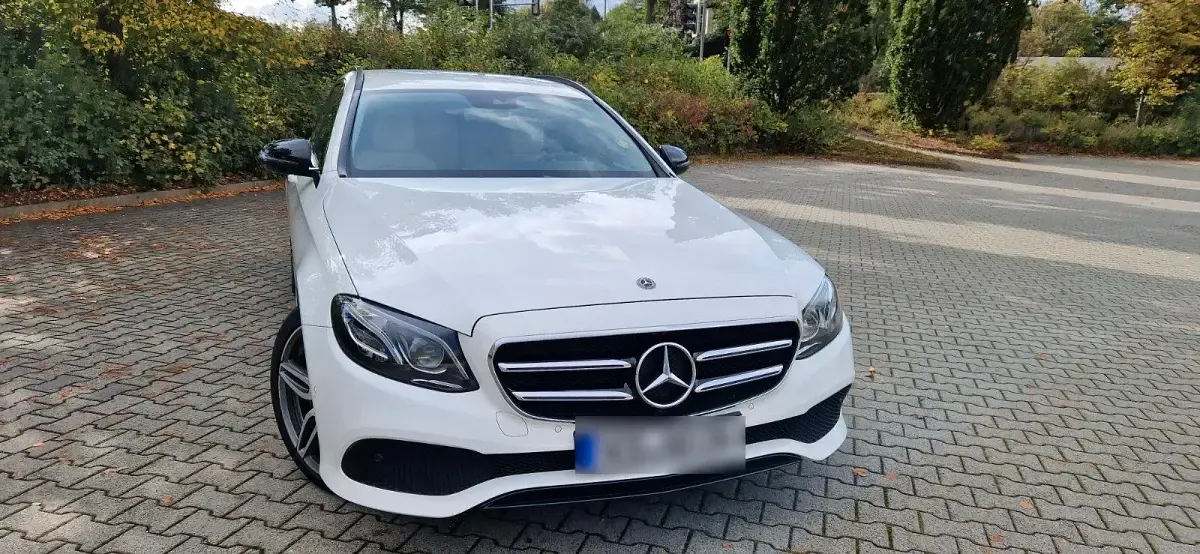 Gebraucht Mercedes E300 254 PS (186 kW) 2018 Weiß Kombi