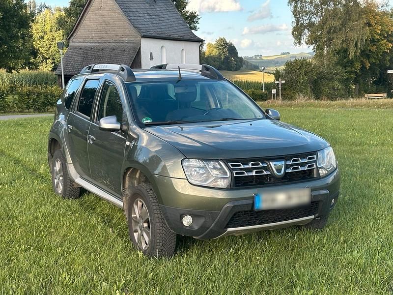 Grün Gebraucht 2014 Dacia Duster SUV | 10.500 € - Bild 1/4