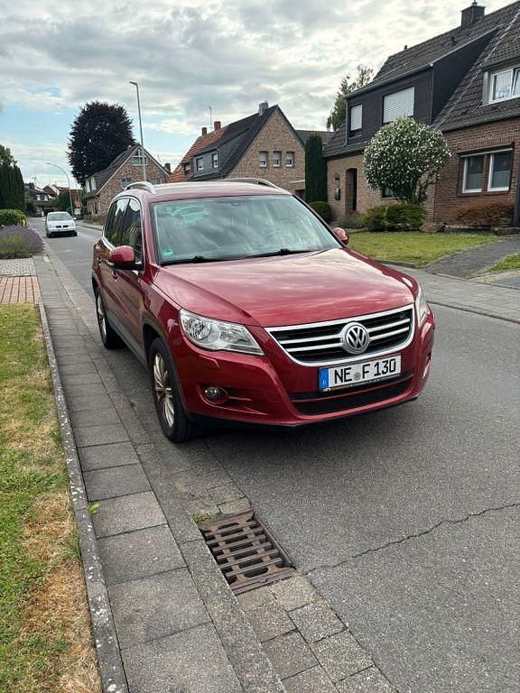 Rot Gebraucht 2011 VW Tiguan Sportline SUV | 6.000 € (Guter Preis) - Bild 1/4