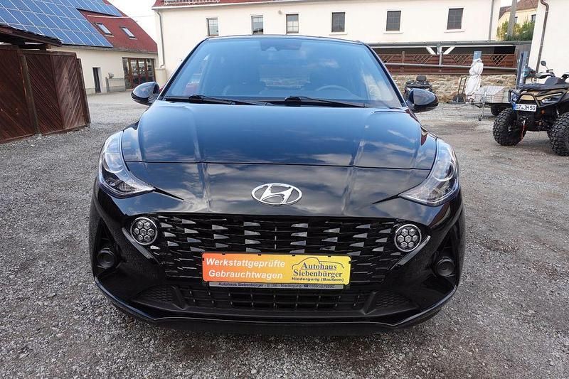 Gebraucht Hyundai i10 GO! 67 PS (49 kW) 2023 Schwarz Kleinwagen