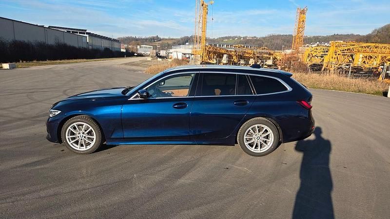 Gebraucht BMW 320 Sport Line 190 PS (139 kW) 2022 Blau Kombi