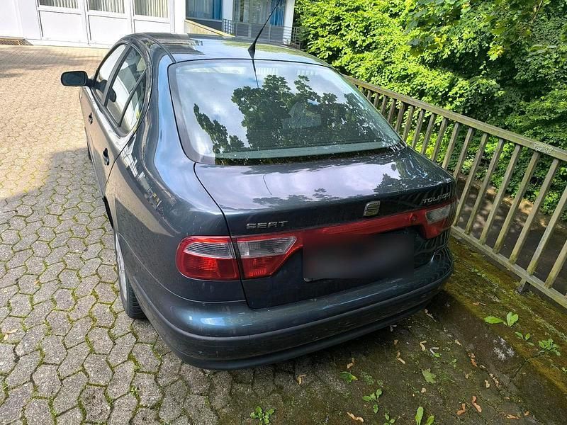 Grau Gebraucht 2000 Seat Toledo Limousine | 700 € (Guter Preis) - Bild 1/4