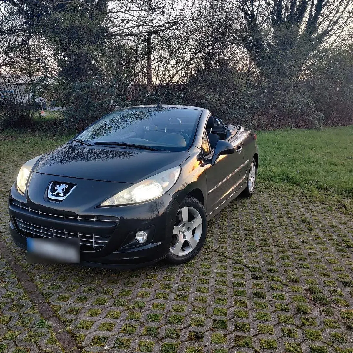 Gebraucht Peugeot 207 CC 111 PS (81 kW) 2012 Schwarz Cabrio