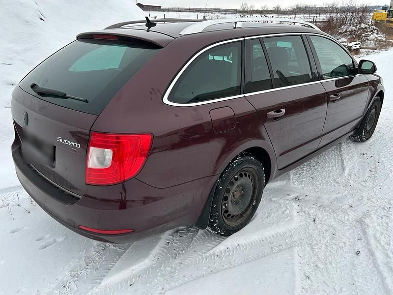 Gebraucht Skoda Superb 160 PS (117 kW) 2010 Rot Kombi