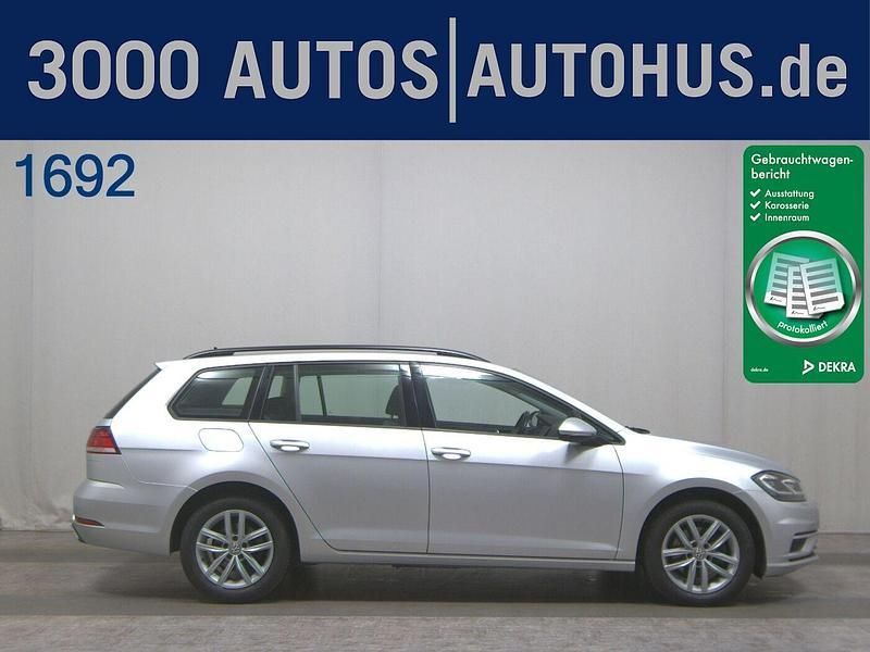 Reflexsilber metallic Gebraucht 2020 VW Golf VII Comfortline Kombi | 12.480 € (Superpreis) - Bild 1/4