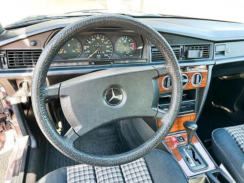 Gebraucht Mercedes 190 118 PS (86 kW) 1991 Braun Limousine