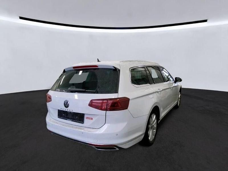 Gebraucht VW Passat Elegance 150 PS (110 kW) 2023 Weiss Kombi