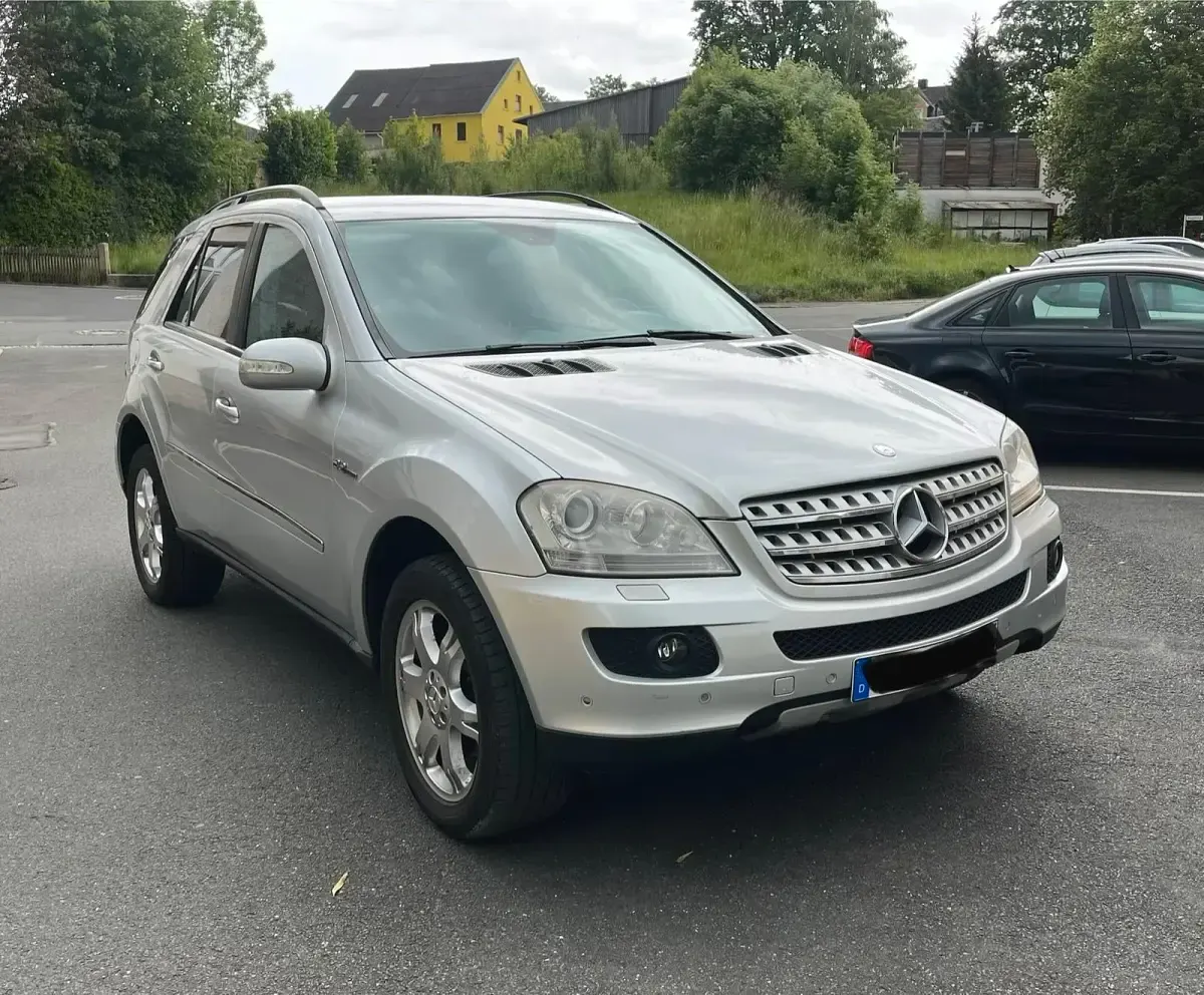 Gebraucht Mercedes ML320 224 PS (164 kW) 2007 Silber SUV