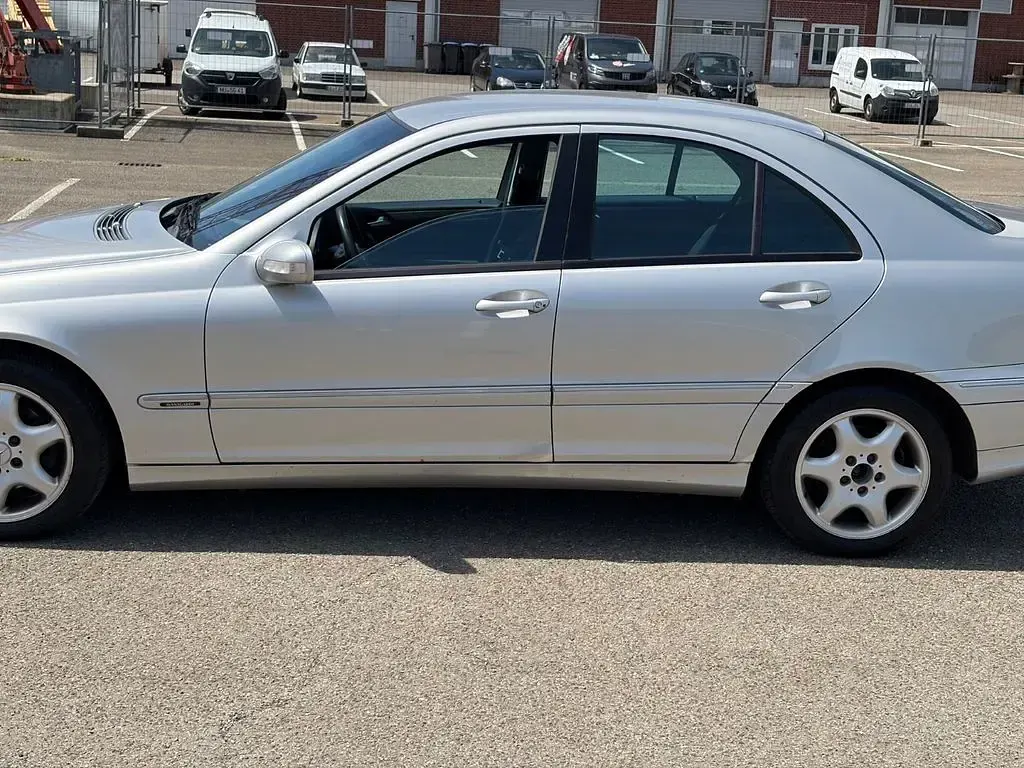 Gebraucht Mercedes C200 163 PS (119 kW) 2003 Silber Limousine