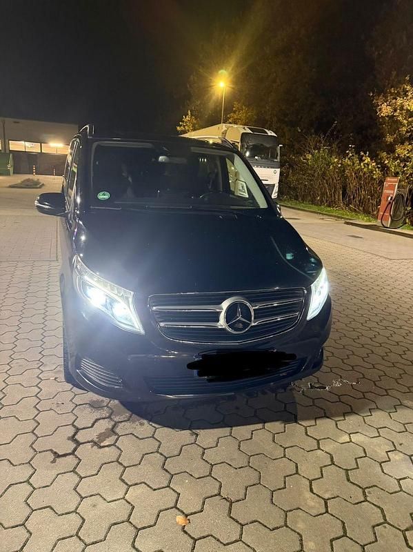 Schwarz Gebraucht 2016 Mercedes V250 Avantgarde Van / Kleinbus | 26.000 € (Superpreis) - Bild 1/4