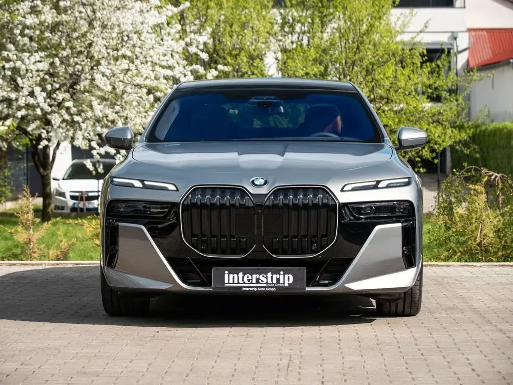 Gebraucht BMW 740 M Sport 299 PS (219 kW) 2026 Grau Limousine