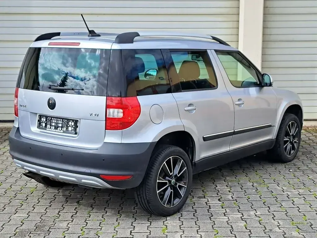 Gebraucht Skoda Yeti Elegance 110 PS (80 kW) 2013 Silber SUV