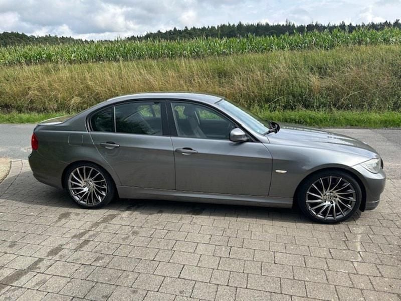 Grau Gebraucht 2009 BMW 318 M Performance Limousine | 5.400 € (Fairer Preis) - Bild 1/4