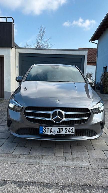 Gebraucht Mercedes B200 150 PS (110 kW) 2019 Grau Van / Kleinbus