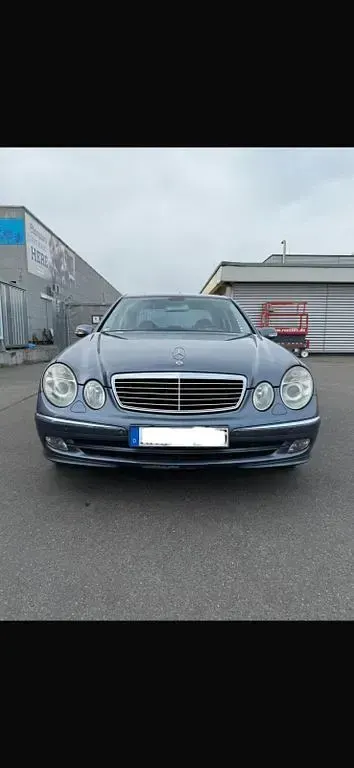 Używany Mercedes E280 Avantgarde 177 KM (130 kW) 2004 Niebieski Sedan/Limuzyna