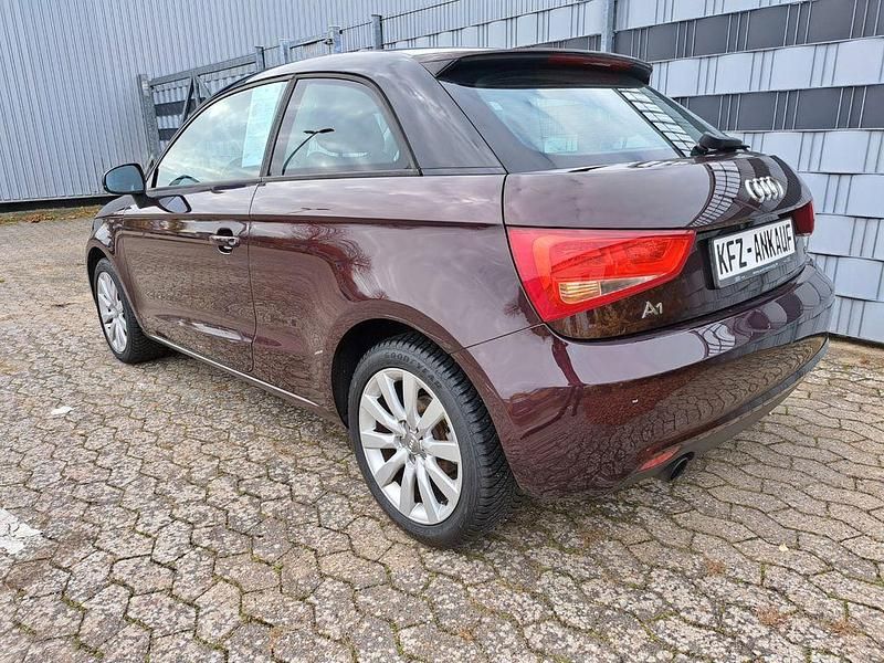 Gebraucht Audi A1 Ambition 90 PS (66 kW) 2012 Violett Kleinwagen