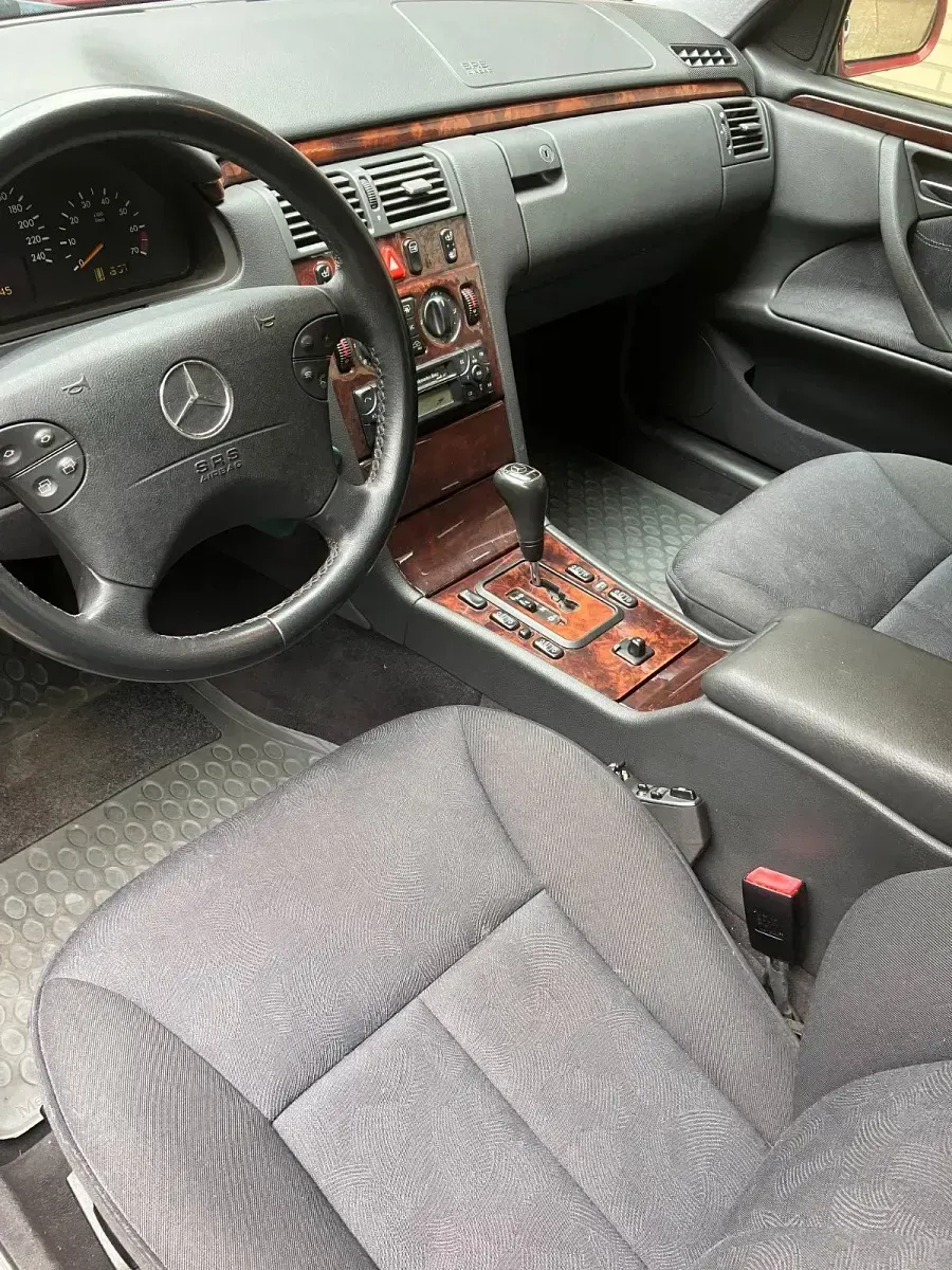 Gebraucht Mercedes E240 Elegance 170 PS (125 kW) 2000 Rot Kombi