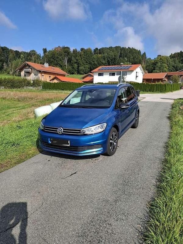 Blau Gebraucht 2020 VW Touran IQ Drive Van / Kleinbus | 20.900 € (Guter Preis) - Bild 1/4