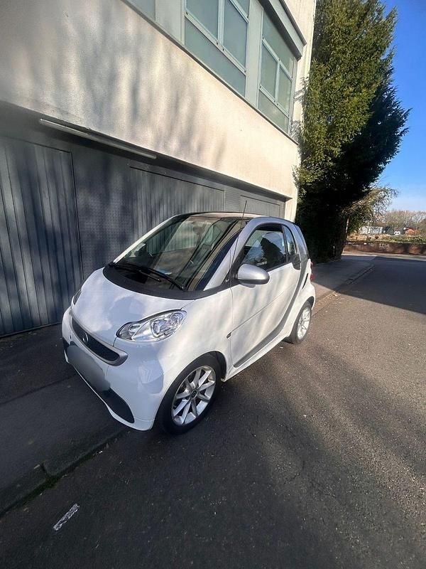 Weiß Gebraucht 2014 Smart ForTwo Coupé Passion Coupé | 5.999 € (Fairer Preis) - Bild 1/4