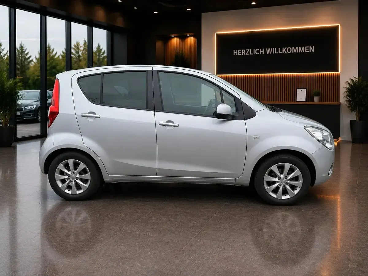 Gebraucht Opel Agila 68 PS (50 kW) 2013 Silber Kleinwagen