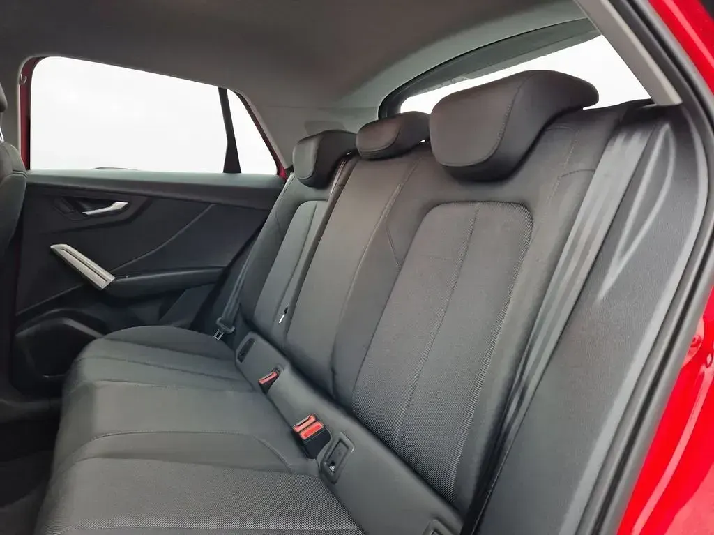 Używany Audi Q2 Advanced 150 KM (110 kW) 2021 Czerwony SUV