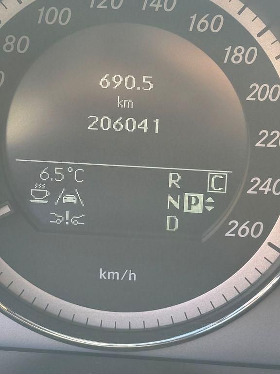 Schwarz Gebraucht 2010 Mercedes E350 Avantgarde Kombi | 12.500 € (Fairer Preis) - Bild 1/4