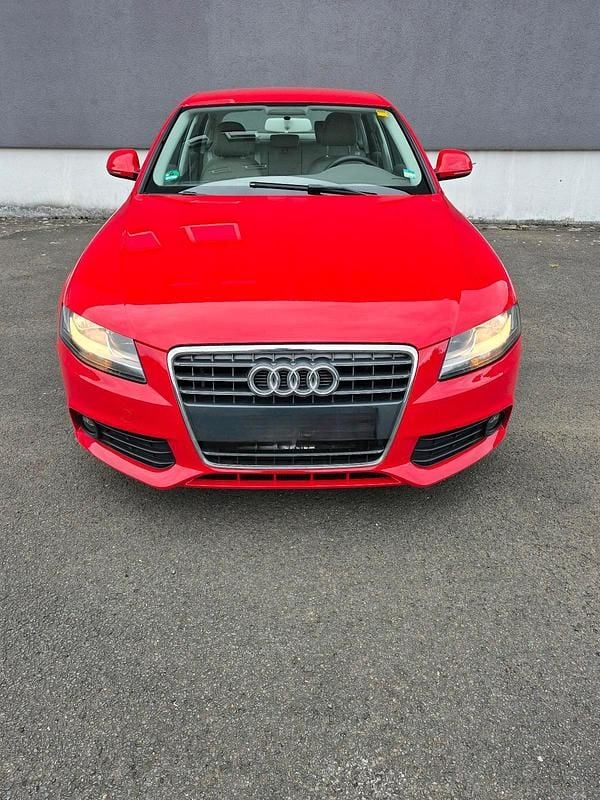 Gebraucht Audi A4 Attraction 120 PS (88 kW) 2008 Rot Limousine