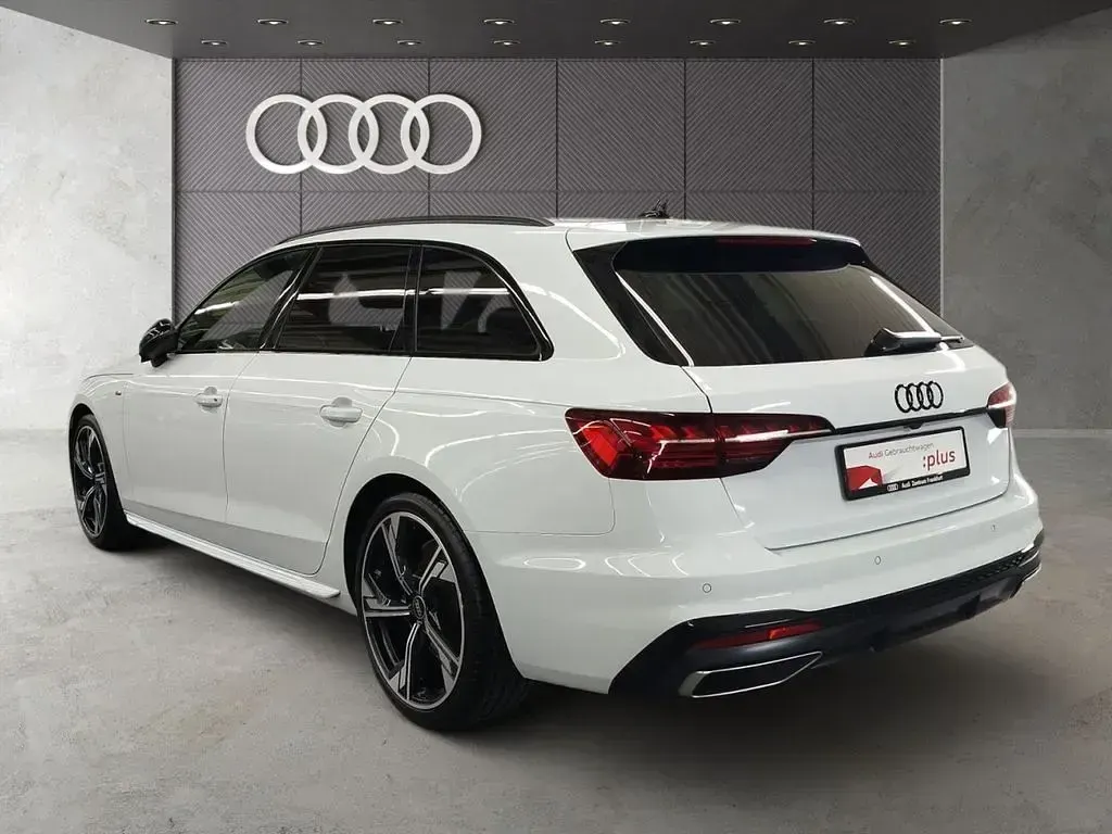 Gebraucht Audi A4 S-Line 204 PS (150 kW) 2023 Gletscherweiß metallic Kombi