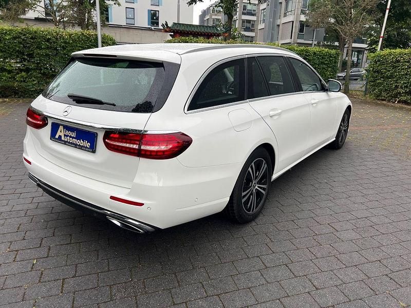 Gebraucht Mercedes E220 200 PS (147 kW) 2022 Weiß Kombi