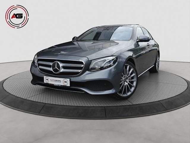 Grau Gebraucht 2018 Mercedes E400 Limousine | 37.900 € (Fairer Preis) - Bild 1/4
