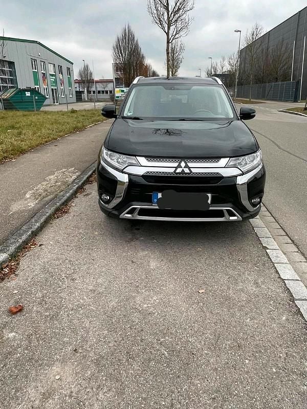 Schwarz Gebraucht 2019 Mitsubishi Outlander SUV | 17.800 € (Fairer Preis) - Bild 1/4