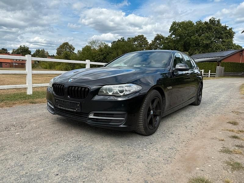 Schwarz Gebraucht 2014 BMW 530 Comfort Edition Kombi | 6.950 € (Superpreis) - Bild 1/4