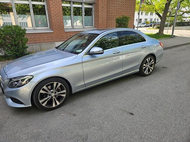 Grau Gebraucht 2016 Mercedes C220 Limousine | 20.000 € (Fairer Preis) - Bild 1/4
