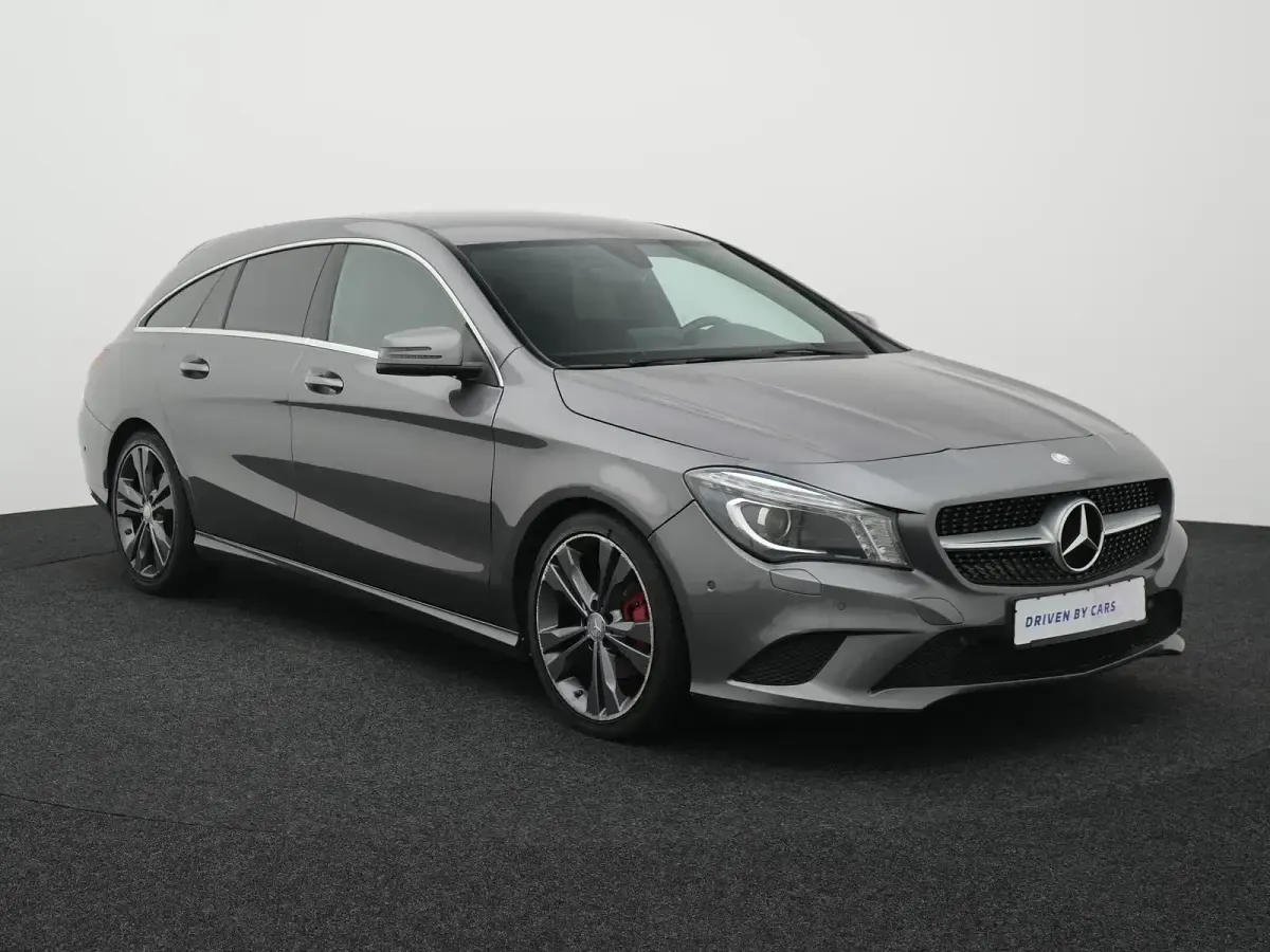 Gebraucht Mercedes CLA200 Shooting Brake 136 PS (100 kW) 2016 Mountaingrau  met. Kombi