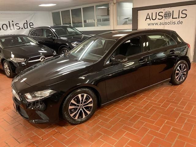 Gebraucht Mercedes A180 Business 136 PS (100 kW) 2021 Schwarz Limousine