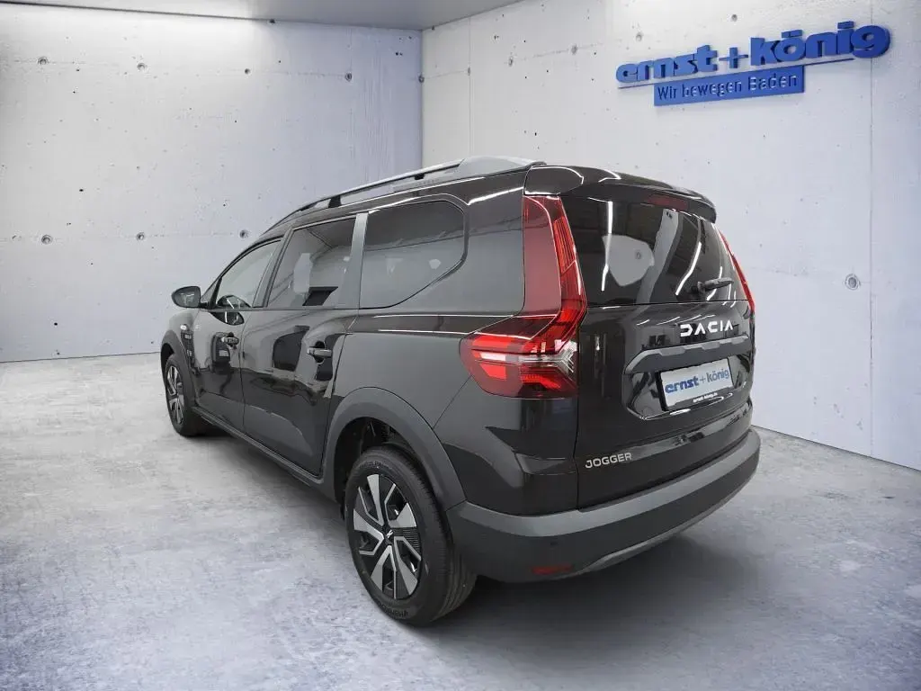 Neu Dacia Jogger Expression 110 PS (80 kW) 2025 Schwarz Van / Kleinbus