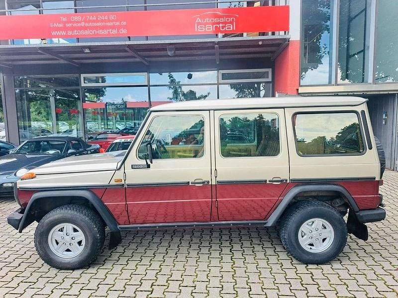 Beige (sandbeigeweinrot) Gebraucht 1987 Mercedes G250 SUV | 29.900 € - Bild 1/4