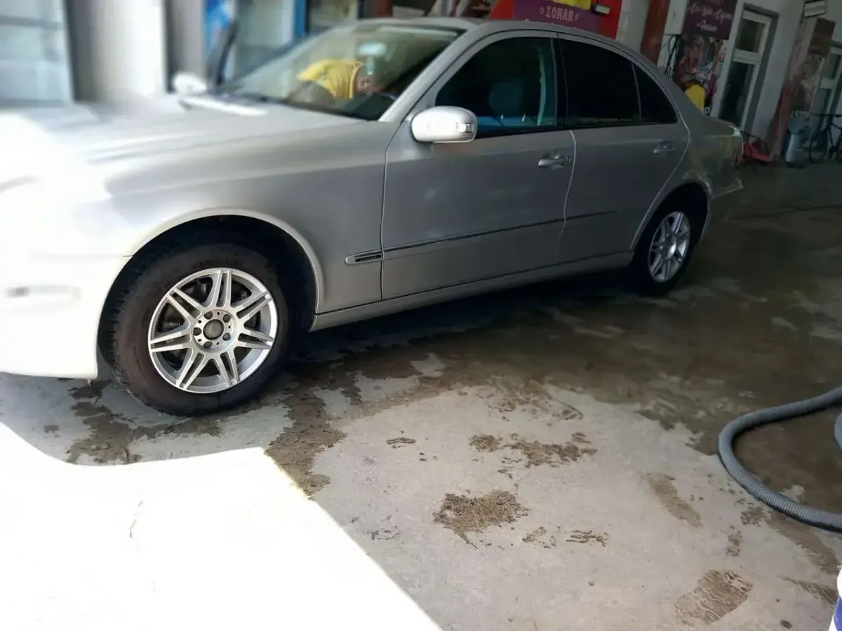 Gebraucht Mercedes E320 204 PS (150 kW) 2004 Silber