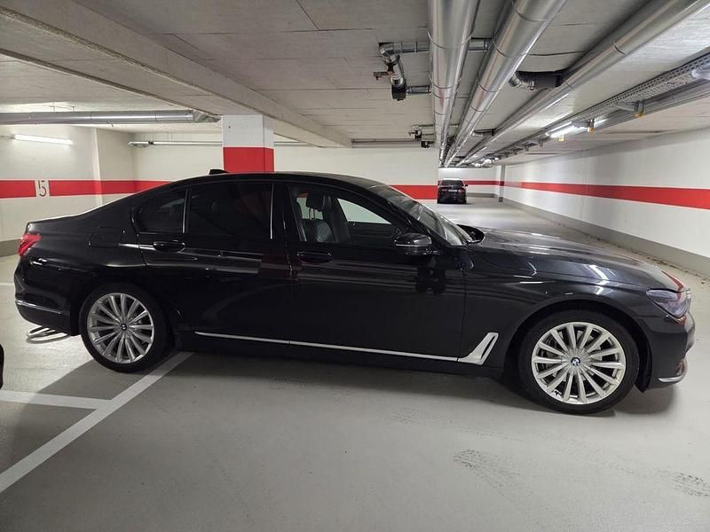 Gebraucht BMW 730 265 PS (194 kW) 2019 Schwarz Limousine