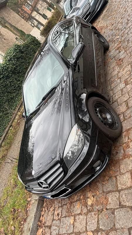 Schwarz Gebraucht 2009 Mercedes 220 Coupé | 3.900 € - Bild 1/4