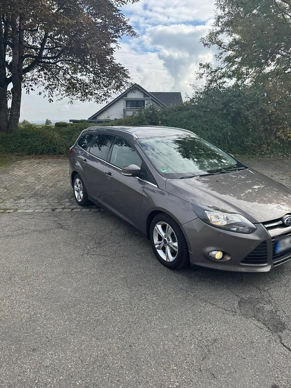 Gebraucht Ford Focus 125 PS (91 kW) 2012 Grau Kombi