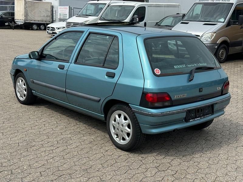 Gebraucht Renault Clio 75 PS (55 kW) 1995 Grün Kleinwagen
