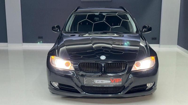 Schwarz Gebraucht 2011 BMW 318 Comfort Edition Kombi | 4.990 € (Guter Preis) - Bild 1/4