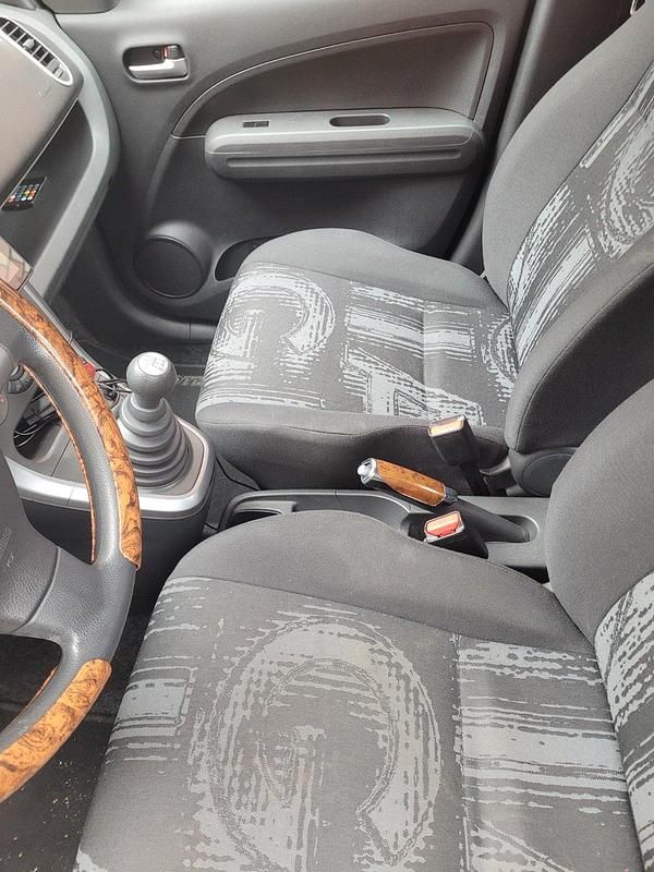 Gebraucht Opel Agila 68 PS (50 kW) 2014 Weiß Kleinwagen