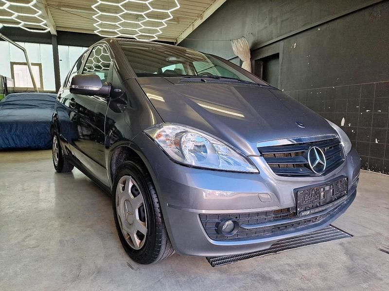 Grau Gebraucht 2009 Mercedes A150 Limousine | 3.999 € (Guter Preis) - Bild 1/4