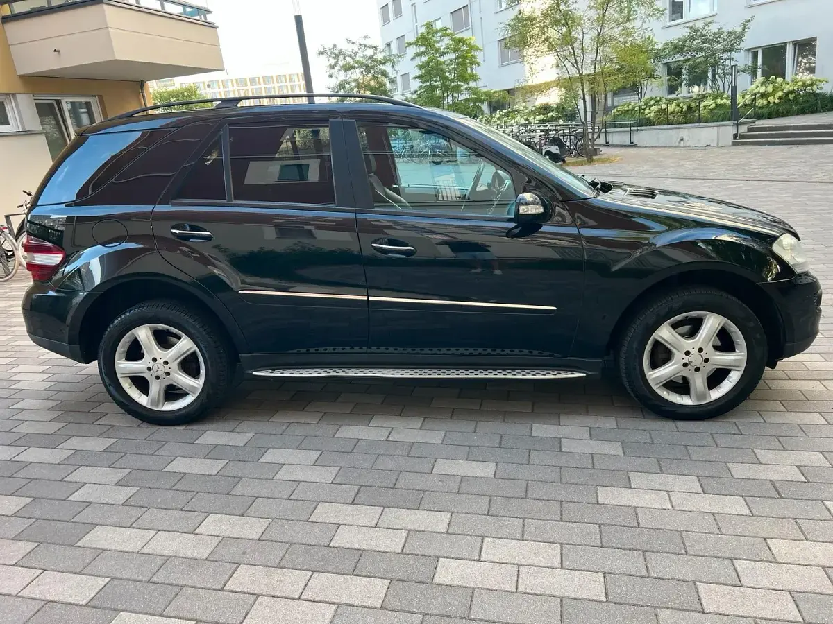 Gebraucht Mercedes ML320 224 PS (164 kW) 2007 Schwarz SUV