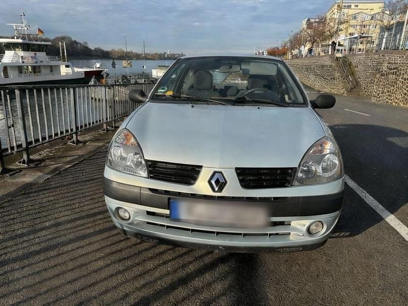 Silber Gebraucht 2004 Renault Clio II Kleinwagen | 3.200 € (Fairer Preis) - Bild 1/4
